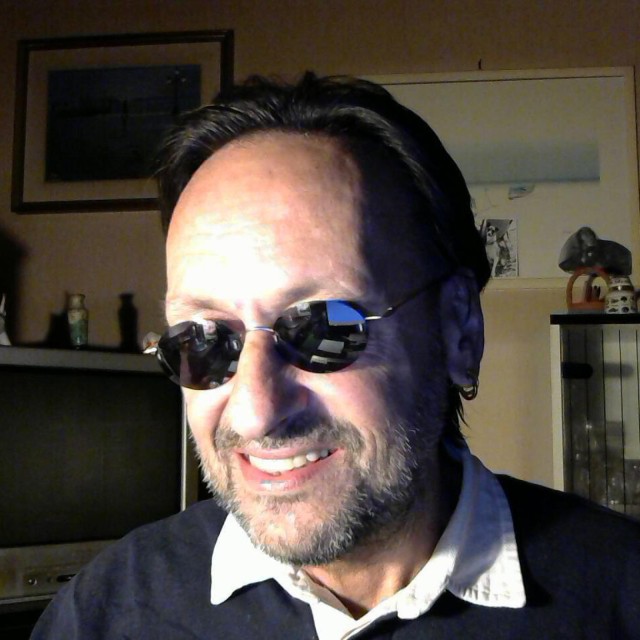 alt=